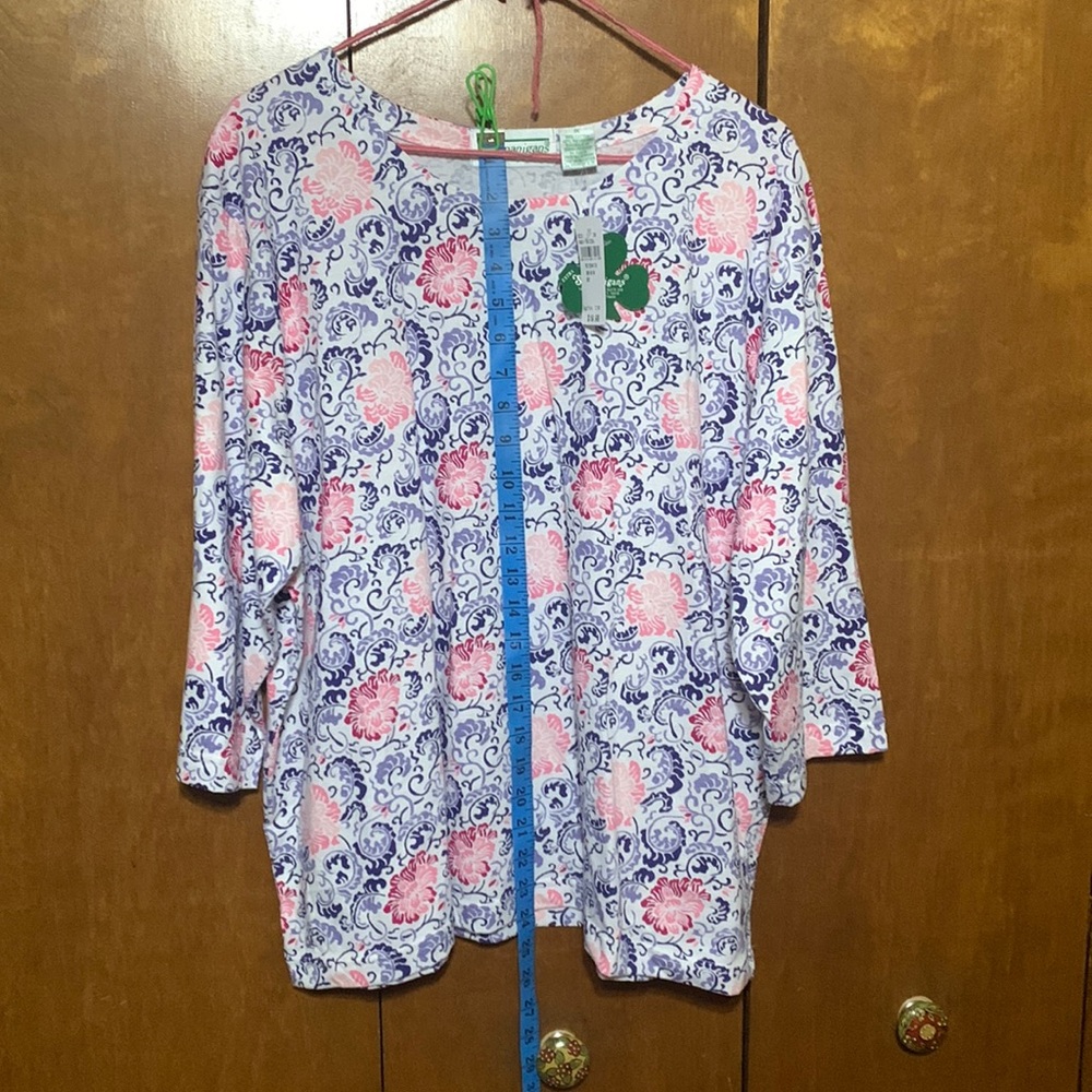 EXTRA SHENANIGANS - FLORAL SHIRT WITH QUATER LENGTH SLEEVES NWT!! 🌸🆕